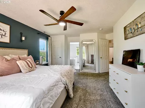 Bedroom - 30953 S Wright Rd, Molalla, OR 97038 photo 2 of 4