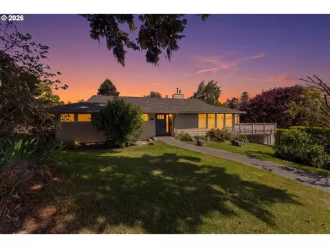 1198 Winsor Ave, North Bend, OR 97459
