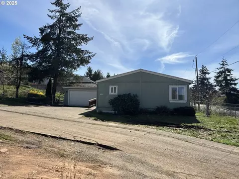 1038 Hillside Dr, Cottage Grove, OR 97424