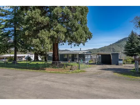 600 SEdgewood St, Winston, OR 97496