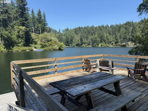 89093 Rustic Ln, Florence, OR 97439