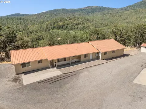 14980 Meadows Rd, White City, OR 97503