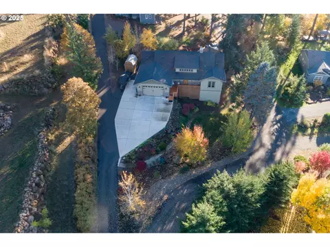 1241 Fruit Valley Ln, White Salmon, WA 98672