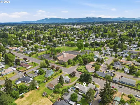 View/Area - 352 N Bertelsen Rd, Eugene, OR 97402 photo 7 of 8