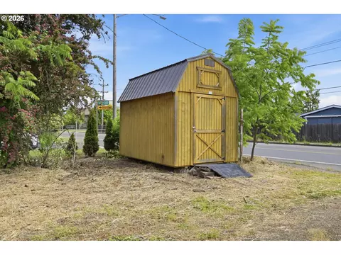Exterior - 352 N Bertelsen Rd, Eugene, OR 97402 photo 6 of 6