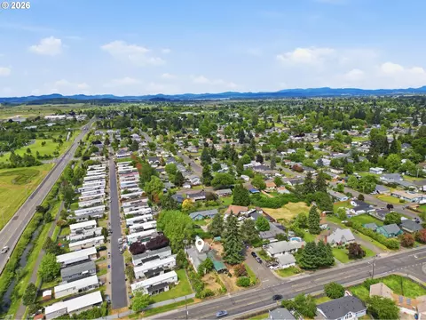 View/Area - 352 N Bertelsen Rd, Eugene, OR 97402 photo 6 of 8