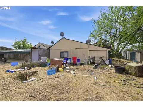 Exterior - 352 N Bertelsen Rd, Eugene, OR 97402 photo 3 of 6