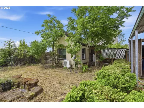 Exterior - 352 N Bertelsen Rd, Eugene, OR 97402 photo 1 of 6