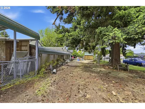 Exterior - 352 N Bertelsen Rd, Eugene, OR 97402 photo 2 of 6