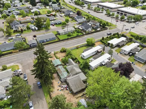 View/Area - 352 N Bertelsen Rd, Eugene, OR 97402 photo 4 of 8