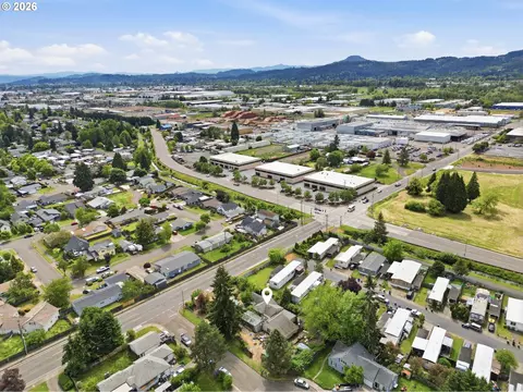 View/Area - 352 N Bertelsen Rd, Eugene, OR 97402 photo 3 of 8