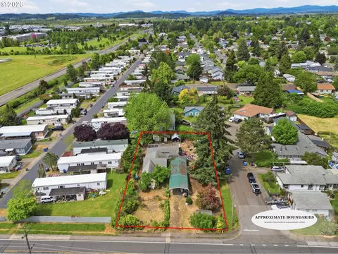 View/Area - 352 N Bertelsen Rd, Eugene, OR 97402 photo 2 of 8