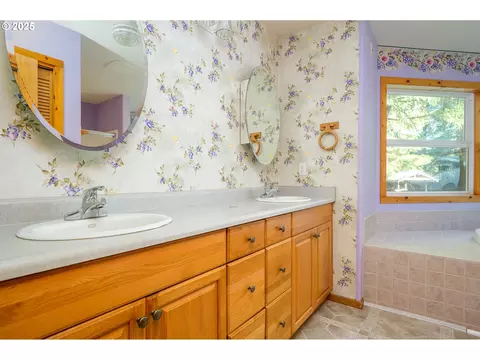Bath - 29380 SE Old Ranch Dr, Estacada, OR 97023 photo 1 of 5