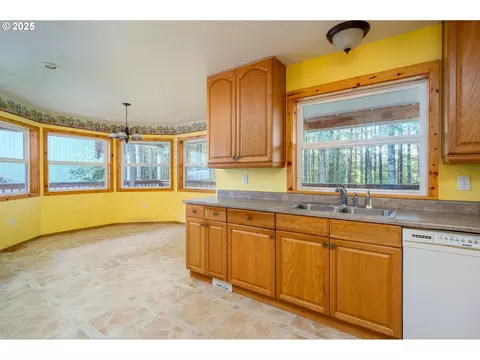 Kitchen - 29380 SE Old Ranch Dr, Estacada, OR 97023 photo 1 of 5