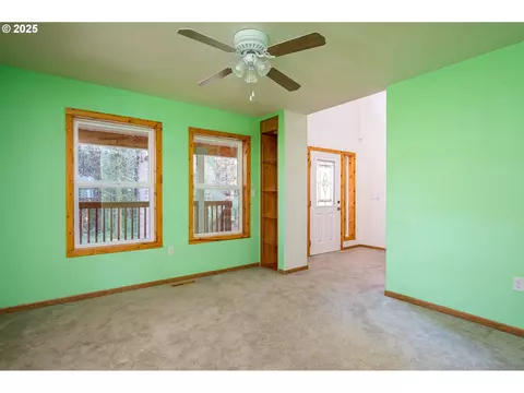 Living - 29380 SE Old Ranch Dr, Estacada, OR 97023 photo 3 of 3