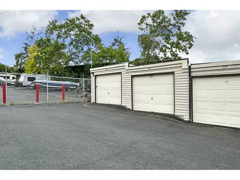 Exterior - 200 SW Florence Ave #I-18, Gresham, OR 97080 photo 4 of 10