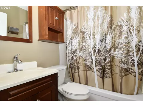 Bath - 200 SW Florence Ave #I-18, Gresham, OR 97080 photo 1 of 1