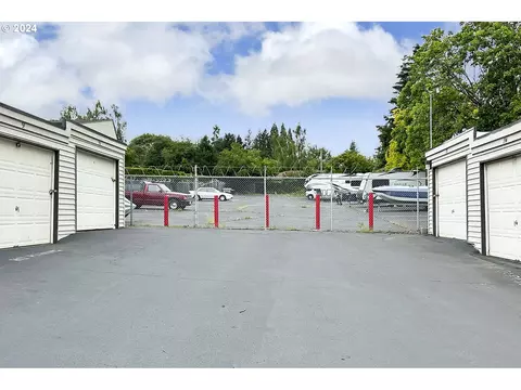 Exterior - 200 SW Florence Ave #I-18, Gresham, OR 97080 photo 6 of 10