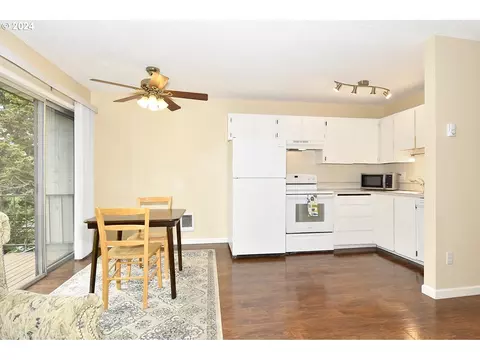 Kitchen - 200 SW Florence Ave #I-18, Gresham, OR 97080 photo 1 of 2