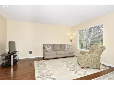 Living - 200 SW Florence Ave #I-18, Gresham, OR 97080 photo 3 of 4