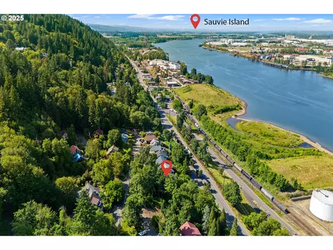 9950 NW Hoge Ave, Portland, OR 97231
