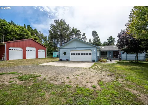 3877 SW Dahlia Ln, Waldport, OR 97394