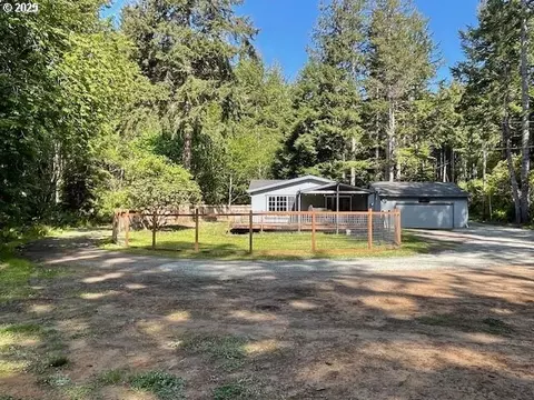 56129 Tom Smith Rd, Bandon, OR 97411