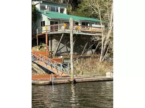909 N Tenmile, Lakeside, OR 97449