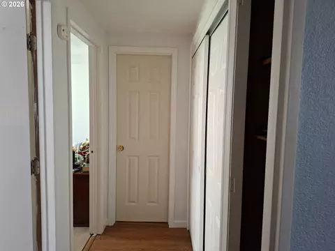 Entry Way - 11766 Walnut Ave, Mapleton, OR 97453 photo 2 of 3