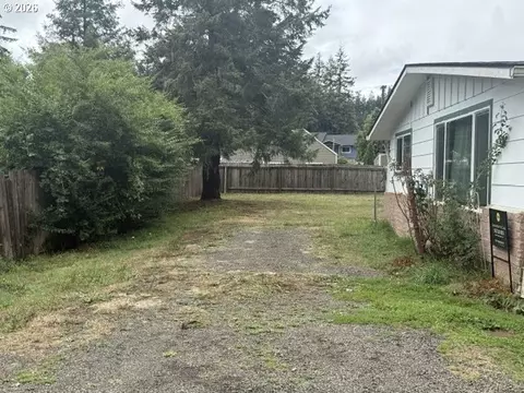 Exterior - 11766 Walnut Ave, Mapleton, OR 97453 photo 2 of 5