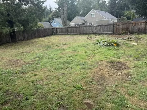 Exterior - 11766 Walnut Ave, Mapleton, OR 97453 photo 3 of 5