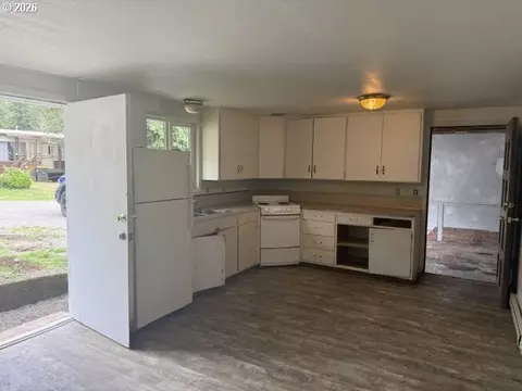 Kitchen - 11766 Walnut Ave, Mapleton, OR 97453 photo 1 of 3
