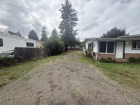 Exterior - 11766 Walnut Ave, Mapleton, OR 97453 photo 1 of 5