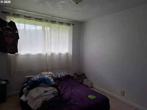 Bedroom - 11766 Walnut Ave, Mapleton, OR 97453 photo 3 of 3
