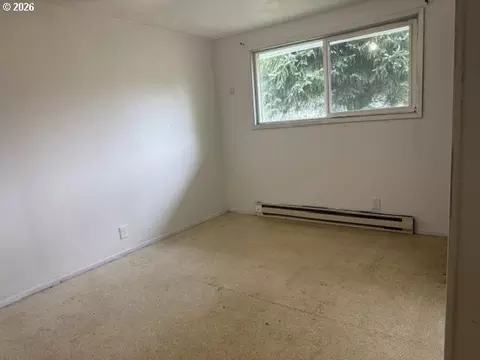 Bedroom - 11766 Walnut Ave, Mapleton, OR 97453 photo 1 of 3