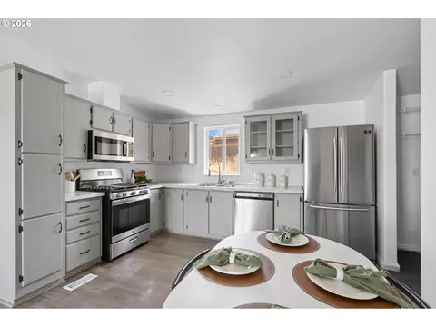3028 SW Overlook St, Pendleton, OR 97801 photo 5