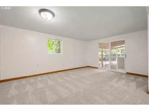 3631 Kevington Ave, Eugene, OR 97405 photo 21