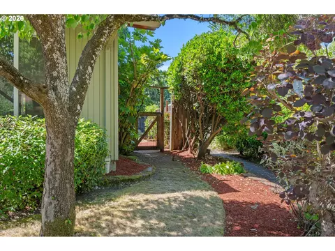 3631 Kevington Ave, Eugene, OR 97405 photo 3