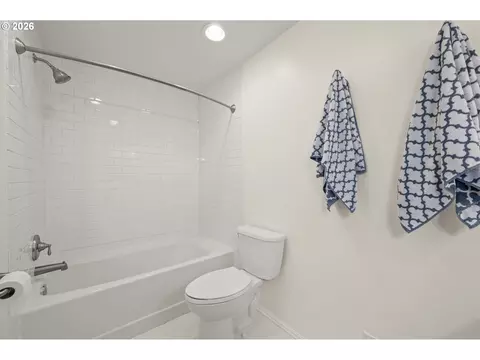 3631 Kevington Ave, Eugene, OR 97405 photo 38