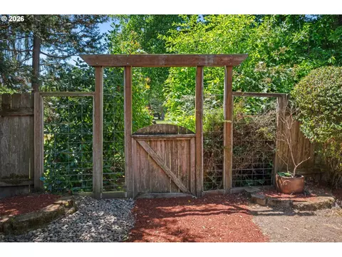 3631 Kevington Ave, Eugene, OR 97405 photo 46