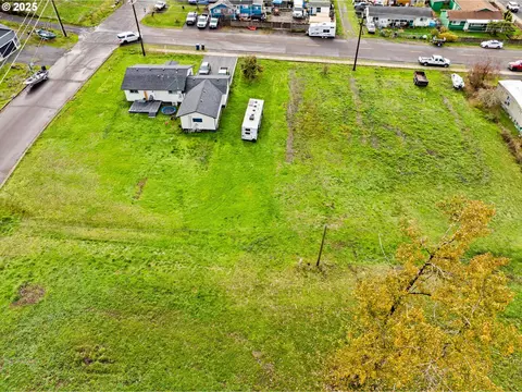 287 E 3rd St, Lowell, OR 97452 photo 7