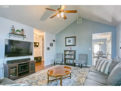 Living - 1626 SW 3rd St, Pendleton, OR 97801 photo 4 of 4