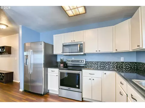 Kitchen - 1626 SW 3rd St, Pendleton, OR 97801 photo 3 of 4
