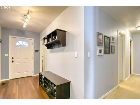 Entry Way - 1626 SW 3rd St, Pendleton, OR 97801 photo 2 of 3