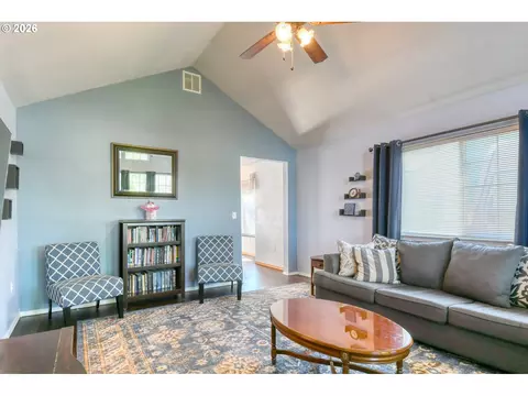 Living - 1626 SW 3rd St, Pendleton, OR 97801 photo 3 of 4
