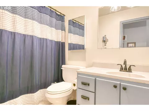 Bath - 1626 SW 3rd St, Pendleton, OR 97801 photo 1 of 2