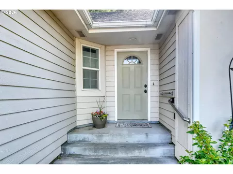 Entry Way - 1626 SW 3rd St, Pendleton, OR 97801 photo 1 of 3