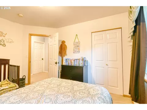 Bedroom - 1626 SW 3rd St, Pendleton, OR 97801 photo 6 of 6