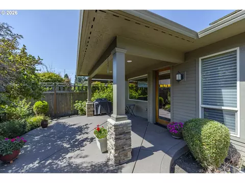 Exterior - 1470 Piper Ln, Eugene, OR 97401 photo 5 of 8