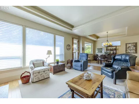 Living - 1470 Piper Ln, Eugene, OR 97401 photo 3 of 3